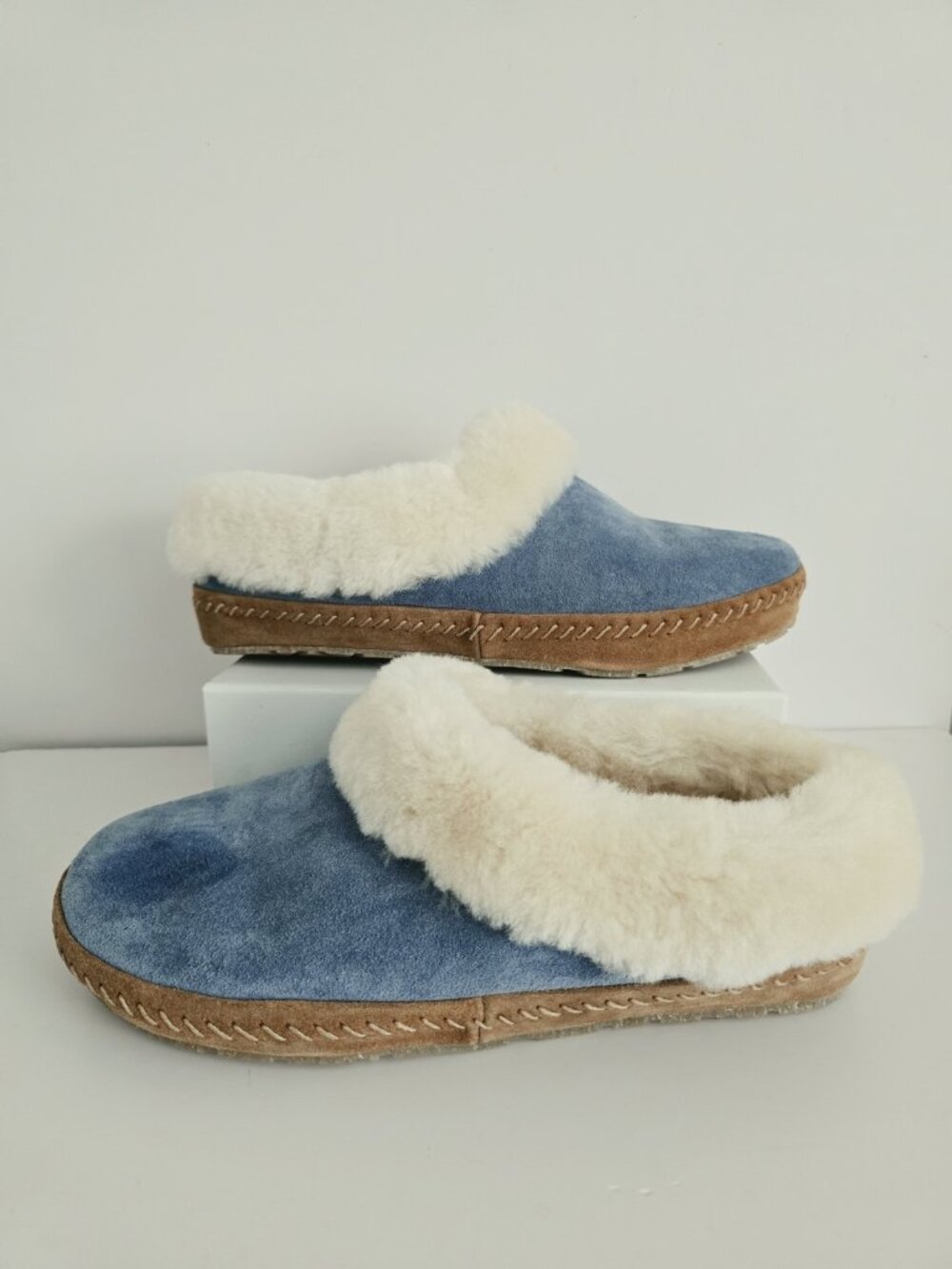 LL Bean Wicked Good Blue Lambs Wool Fur Slippers 11 Womens Slip On Shoes Suede